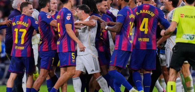 الكلاسيكو: موندو تكشف تصرفًا غريبًا للاعبي برشلونة حول ركلة جزاء مثيرة للجدل