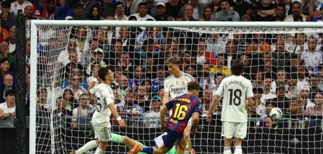 من هو حكم مباراة برشلونة وإلتشي في الدوري الإسباني؟ كل التفاصيل