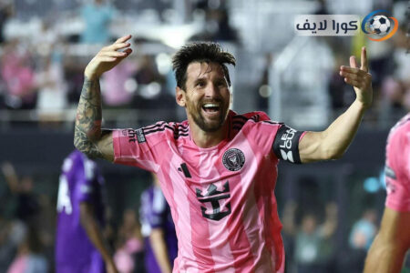 ليونيل ميسي يحتفل بهدف مع إنتر ميامي خلال مباراة في تصفيات الدوري الأمريكي 2025، يظهر حماسه وقيادته للفريق.