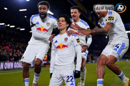 احتفال لاعبي ليدز يونايتد بعد تسجيل هدف ضد تشيلسي في مباراة حاسمة بالدوري الإنجليزي الممتاز.