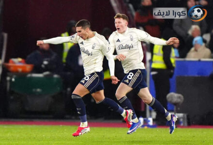 لاعب نوتنغهام فورست مورغان جيبس-وايت يسجل ركلة جزاء ضد وست هام