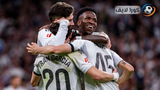 لاعبي ريال مدريد يحتفلون بهدف ضد إلتشي في مباراة الليغا