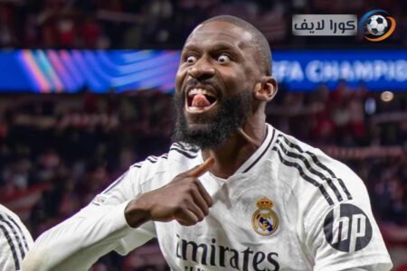 أنتونيو روديجر مدافع ريال مدريد ومنتخب ألمانيا في لقطة حماسية داخل الملعب.