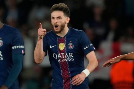 ميكيل أرتيتا يفكر في بدائل الظهير الأيمن لأرسنال قبل مباراة باريس سان جيرمان وكفاراتسخيليا.