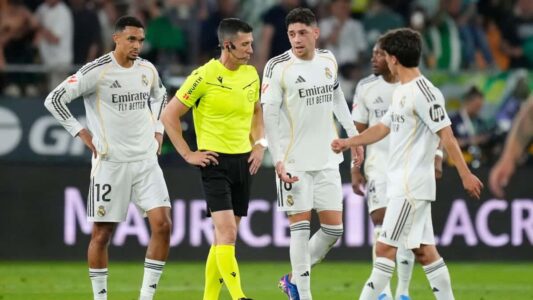 لاعبي ريال مدريد يحتفلون بهدف ضد ليجانيس في مباراة ودية