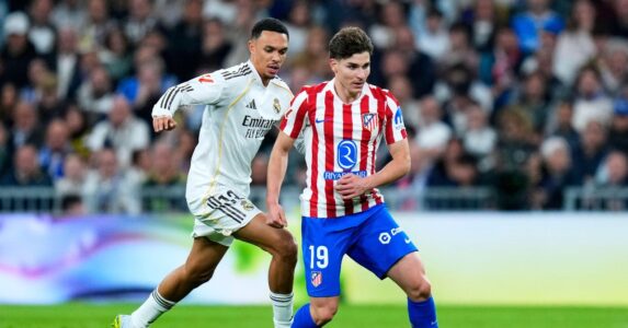 دييغو سيميوني يتحدث عن بقاء جوليان ألفاريز في أتلتيكو مدريد