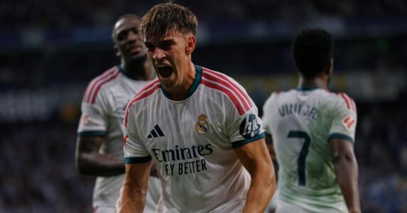 كارلوس إيسباي يحتفل بهدفه الحاسم مع ريال مدريد في مباراة إسبانيول وعودة مورينيو.